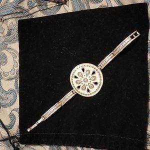 Bracelet with with round